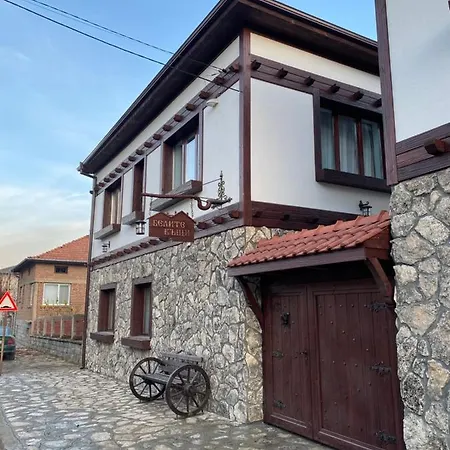 белите къщи Nyaraló
