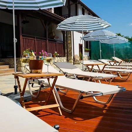 белите къщи