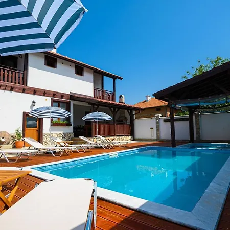 белите къщи 호텔