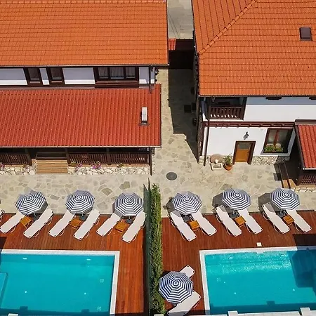 белите къщи